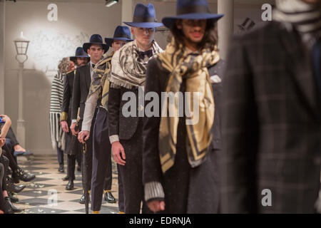 Londra, Regno Unito. 08 gen 2015. Il 8 gennaio, Joshua Kane hanno presentato i loro AW/15 raccolta con 18 look elegante su misura per il sofisticato uomo inglese. Credito: Clara Copley/Alamy Live News Foto Stock