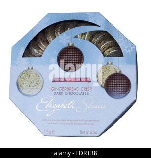 Edizione di Natale scatola di Elizabeth Shaw pan di zenzero fresco cioccolato scuro, isolata su uno sfondo bianco. Foto Stock