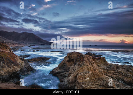 Ultime luci su California's Big Sur regione costiera. Foto Stock