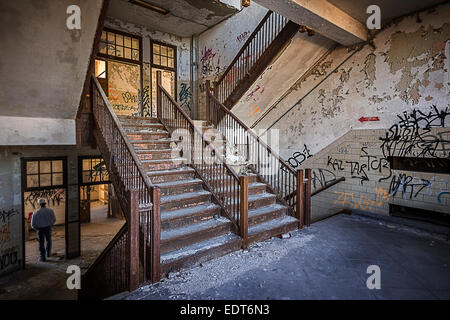 All'interno di abbandonato di alta scuola Foto Stock