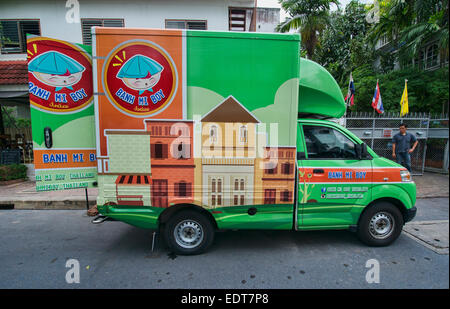 Carrello alimentari e pasti all'aperto, Bangkok, Thailandia Foto Stock