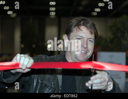 James Martin, il taglio del nastro ad aprire la cerimonia inaugurale Londra Classic Car Show a Excel su 08.01.2015 Foto Stock