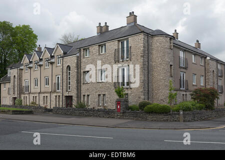 Tessitori in corte, Kendal Cumbria. Un blocco di 20 appositamente costruito, appartamenti sulla strada Aynam a Kendal. Foto Stock