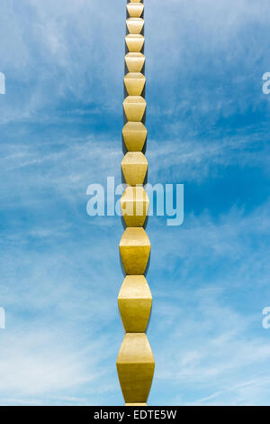 La colonna infinita (colonna di infinita) realizzato da Constantin Brancusi a Targu Jiu Romania simboleggia il sacrificio infinito Foto Stock
