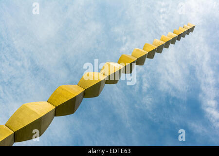 La colonna infinita (colonna di infinita) realizzato da Constantin Brancusi a Targu Jiu Romania simboleggia il sacrificio infinito Foto Stock