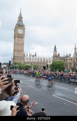 Il Tour de Farnce cycle race arriva a Londra. Dotato di: atmosfera dove: Londra, Regno Unito quando: 07 Lug 2014 Foto Stock