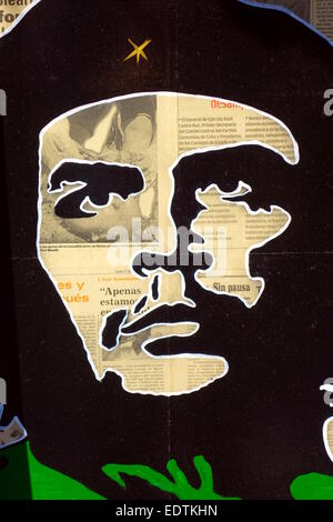 Che Guevara poster in vendita su un piedistallo di strada a Varadero, Cuba Foto Stock