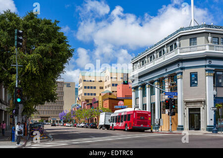 Intersezione di University Avenue e la Quinta Avenue in The Hillcrest quartiere di San Diego, California, Stati Uniti d'America Foto Stock