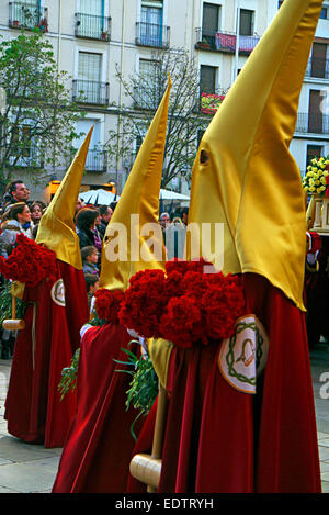 Processione religiosa penitenti, Semana Santa Settimana di Pasqua celebrazioni a Logroño Spagna Foto Stock