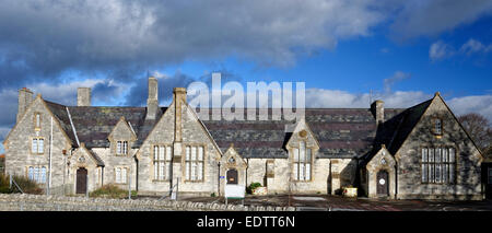 La vecchia scuola in Puddletown (ex Piddletown) - Un villaggio in Dorset, Inghilterra, a circa 5 miglia (8 km a est di Dorchester Foto Stock