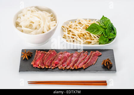 Ingredienti per la cottura delle carni bovine vietnamita noodle soup - Pho Foto Stock