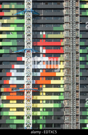 Esterno di un colorato buiilding in costruzione Foto Stock