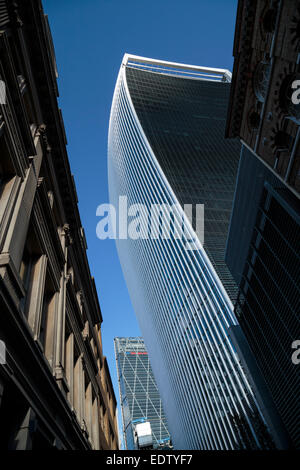 Profilo curvo del "walkie-talkie" ufficio a 20 Fenchurch Street. Progettato dal rinomato architetto Rafael Viñoly. Foto Stock