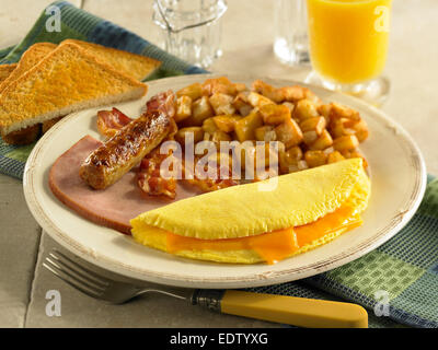 Omelette al formaggio Foto Stock