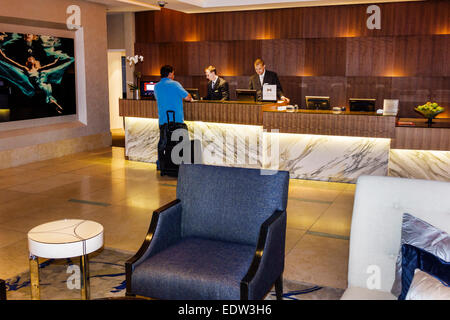 Chicago Illinois,North River,North Rush Street,Conrad Hilton,hotel,hall,reception check in reception prenotazioni registro,prenotazioni, Foto Stock