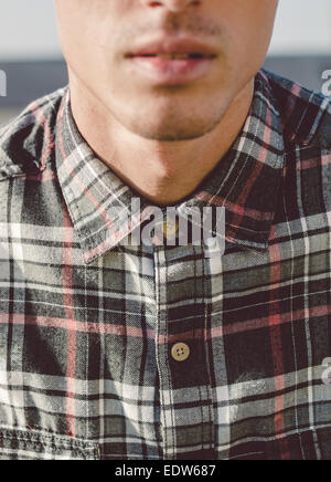 Plaid shirt dettaglio nel collo di un uomo Foto Stock