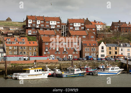 Regno Unito, Inghilterra, nello Yorkshire, Whitby, noleggio barche ormeggiate in porto superiore Foto Stock