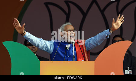 New Delhi, India. Decimo gen, 2015. Primo Ministro indiano Narendra Modi risolve un rally in New Delhi, India, 10 gennaio, 2015. Primo Ministro indiano Narendra Modi ha dato dei calci a fuori la campagna della sentenza Bharatiya Janata Party (BJP) sabato per le elezioni legislative nella capitale indiana. Credito: Partha Sarkar/Xinhua/Alamy Live News Foto Stock