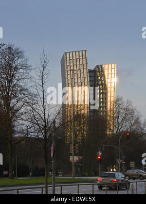 La danza di torri edificio sulla Reeperbahn Amburgo nella luce del sole di mattina, architettura che lo distingue il suo quartiere Foto Stock