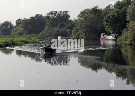 Gite in barca sul fiume Ouse a Houghton Mill Foto Stock