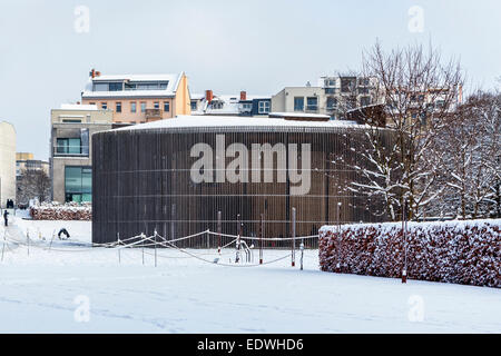 Cappella della Riconciliazione al Memoriale del Muro di Berlino dopo la neve invernale, nel quartiere Mitte di Berlino, Germania Foto Stock