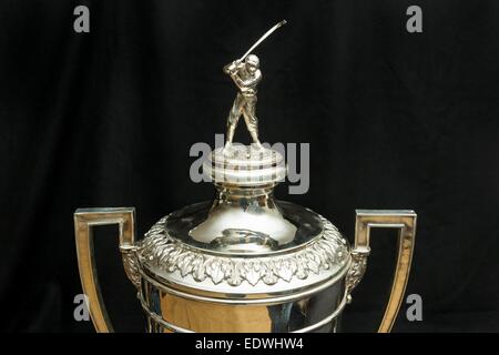 Parte superiore della coppa Camanachd, il blue riband nel trofeo sport di shinty. Foto Stock