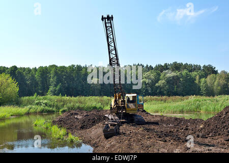 Vecchio dragline mining la torba sulla Palude Foto Stock