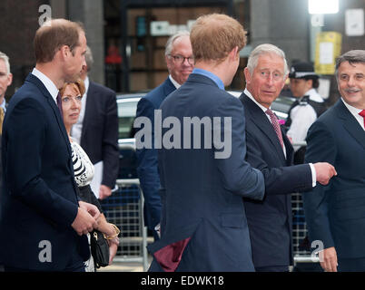 Attività nella Comunità nazionale della Cena di Gala & Awards tenutosi presso la Royal Albert Hall - Arrivi. Dotato di: il principe Harry,il principe William,il Duca di Cambridge,il Principe Carlo,il Principe di Galles dove: Londra, Regno Unito quando: 08 Lug 2014 Foto Stock