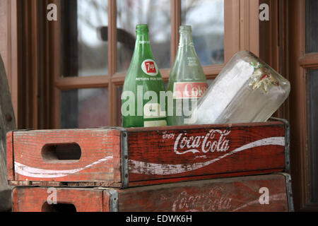 Bottiglie di antiquariato in legno cassa Coca-Cola Foto Stock