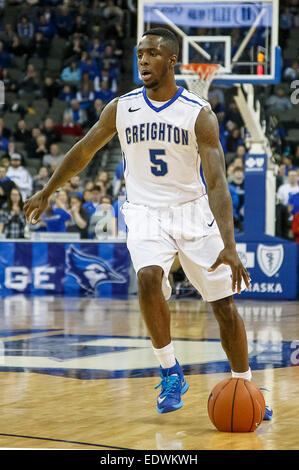 Omaha, NE USA. 07Th gen, 2015. Creighton Bluejays guard Devin Brooks #5 in azione durante un degli uomini del NCAA pallacanestro tra DePaul Blue Demons e Creighton Bluejays al secolo centro Link in Omaha, NE.DePaul ha vinto 70-60.Michael Spomer/Cal Sport Media/Alamy Live News Foto Stock