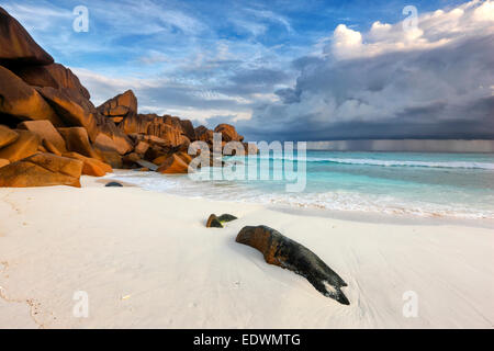 Seychelles spiaggia paesaggio, La Digue Foto Stock