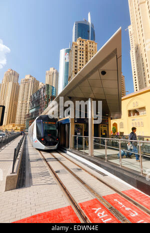 Dubai la stazione dei tram a Dubai Marina - Lanciare il Nov 14 Foto Stock