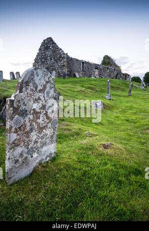 Il camposanto di Cill Chriosd, una rovina chiesa cinquecentesca vicino a Broadford sull'Isola di Skye in Scozia, Regno Unito Foto Stock