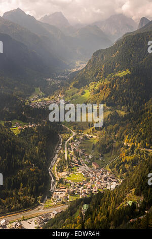 Valle di Montagna, Dolomiti, Italia Foto Stock