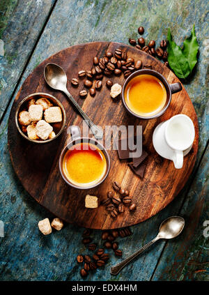 Composizione del caffè su legno sfondo rustico Foto Stock