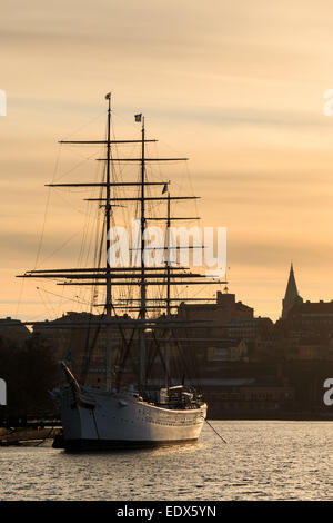 L'af Chapman - precedentemente Dunboyne e la G.D. Kennedy - nave a Skeppsholmen, Stoccolma, Svezia nella luce del mattino. Foto Stock