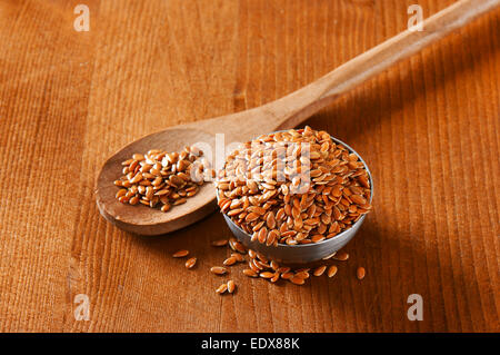 Flaxseeds (chiamato anche i semi di lino) - ricca fonte di grassi sani, agenti antiossidanti e fibre ottiche Foto Stock