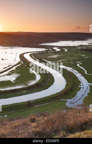 Un bellissimo tramonto sull'Cuckmere Valley vicino a Seaford, East Sussex. Foto Stock