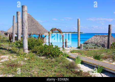 Wedding gazebo sulla costa dei Caraibi. Foto Stock