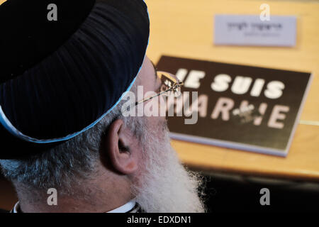 Israele. Xi gen, 2015. Rabbi Shlomo Amar, Rabbino Capo di Gerusalemme, partecipa in una unità rally nella città La Sala del Consiglio per dimostrare il supporto per la nazione francese e la comunità ebraica in Francia a seguito di attentati terroristici a Parigi. Credito: Nir Alon/Alamy Live News Foto Stock