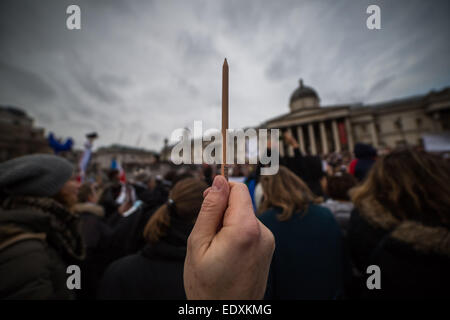 Londra, Regno Unito. Xi gen, 2015. Omaggi a Charlie Hebdo vittime in Trafalgar Square Credit: Guy Corbishley/Alamy Live News Foto Stock