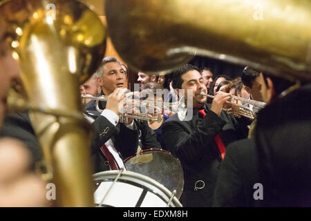 Roma, Italia. Decimo gen, 2015. Sercuk Alimov e i solisti di Kocani Orkestar chiudendo il Errichetta Music Festival di Roma Credito: Francesco Gustincich/Alamy Live News Foto Stock