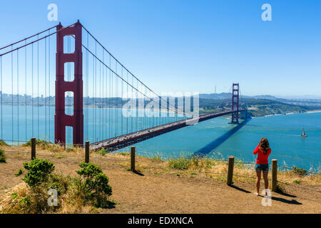 Golden Gate Bridge dalla batteria Spencer sui Promontori Marin, San Francisco, California, Stati Uniti d'America Foto Stock