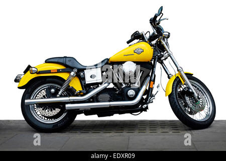 Harley Davidson Cruiser 1200 cc motociclo parziale spaccato giallo e cromo, Dublin street Foto Stock