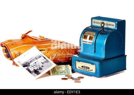 Coin banca con il guanto da baseball, denaro e foto d'epoca Foto Stock