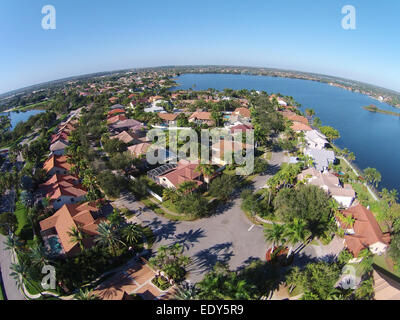 Suburban waterfront quartiere in Florida si vede nella vista aerea Foto Stock