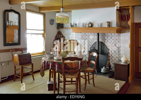 All'interno di un tradizionale villaggio olandese di casa, Zuiderzee open air Museum, il lago Ijssel, Enkhuizen, North Holland, Paesi Bassi, Europa Foto Stock