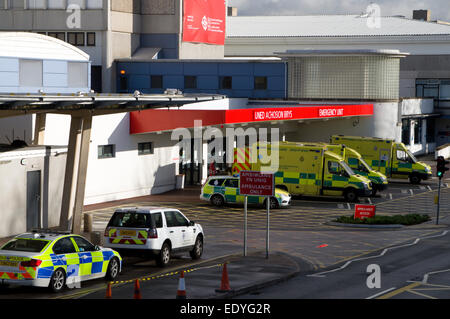 Ambulance Bay, University Hospital of Wales, Heath Park, Cardiff, Wales, UK. Foto Stock