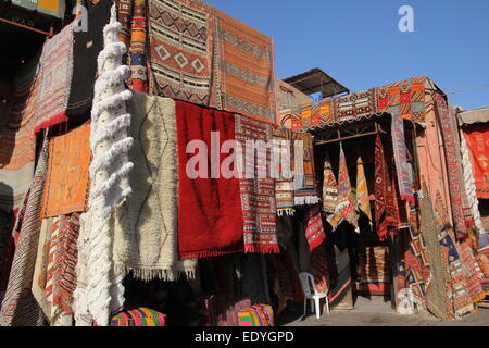 Negozio di tappeti marrakech marocco Foto Stock