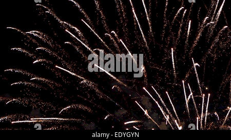 Buntes Feuerwerk am Nachthimmel, colorati fuochi d'artificio nel cielo notturno, fuochi d'artificio, pirotecnica, petardi, colorato, colorato Foto Stock